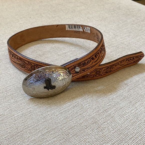 Cute 🥰 children’s cowboy 🤠 belt. Leather made. - Picture 3 of 5